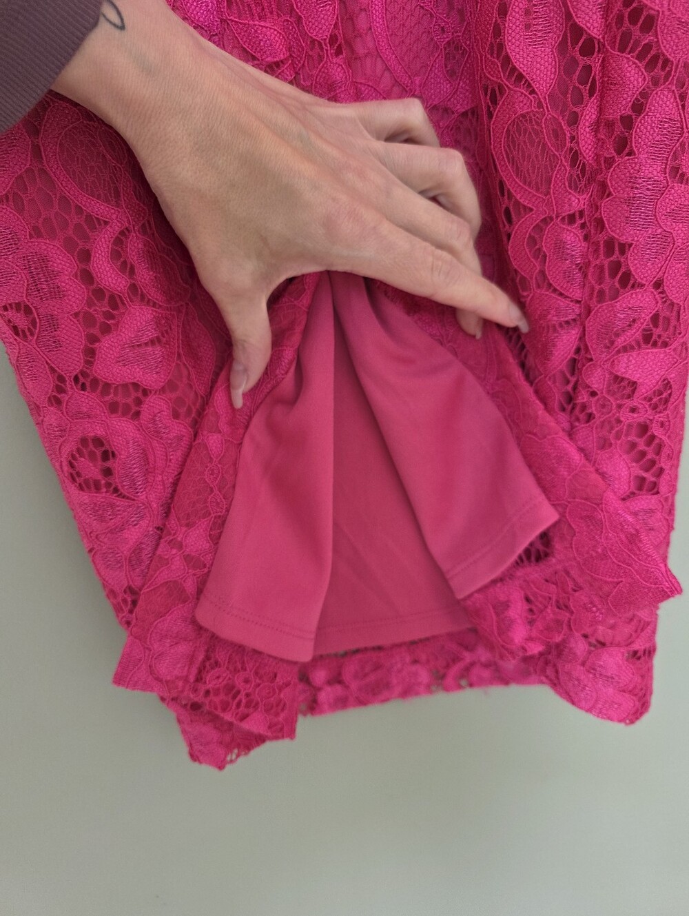 Alexia Admor Tayla Draped Off-Shoulder Asymmetrical Lace Midi Dress Pink Xs Euc — image 6 of 8